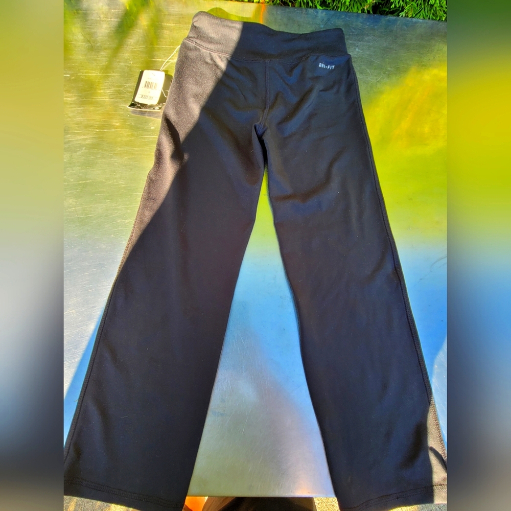 NWT Girls Black Dri-Fit Nike Leggings - Size 6